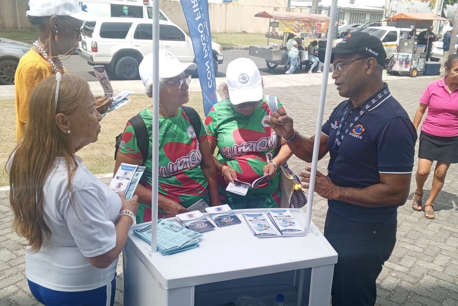 15 Acodeco orienta a beneficiarios de la Ley 6