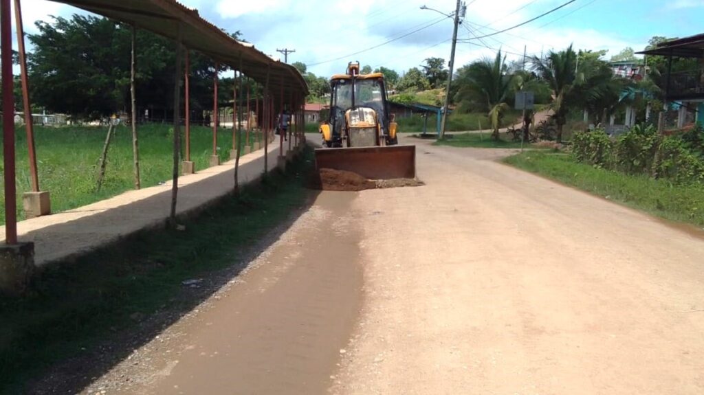 Avanzan trabajos de mantenimiento vial en Santa Fe y Chepigana de Darién 4 3