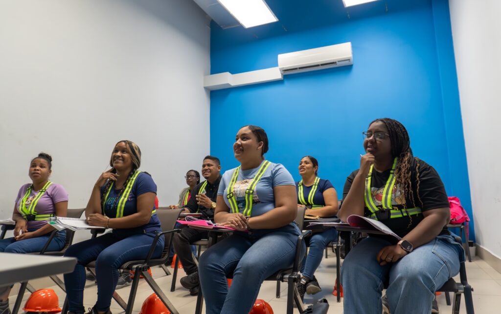 Mujeres de Colón se capacitan como verificadoras portuarias 2 WhatsApp Image 2025 06 02 at 12.01.17 PM 2 1024x641 1
