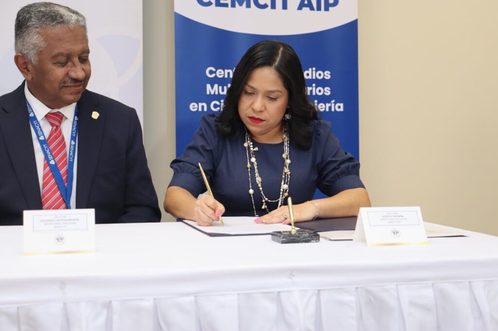 La UTP fortalecerá sus programas académicos de maestrías científicas con el financiamiento de la SENACYT 2 WhatsApp Image 2025 06 05 at 7.12.12 AM 1024x682 1