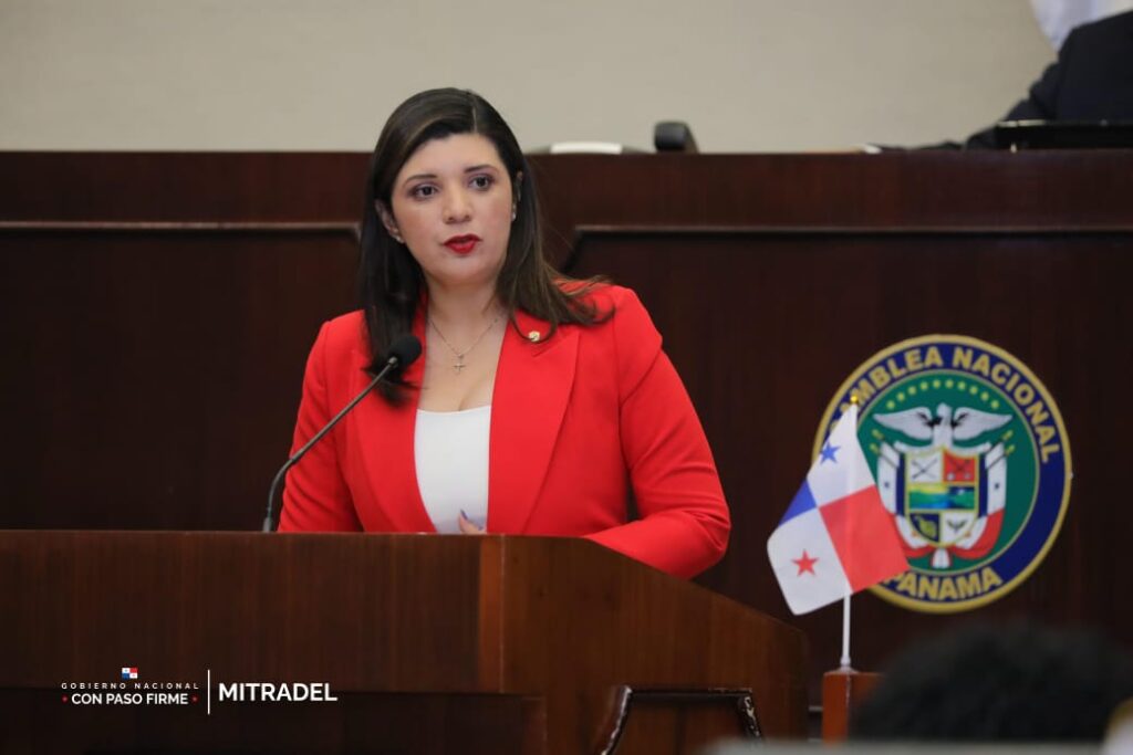 Ministra de Trabajo presenta proyecto que modifica Ley 45 y establece régimen especial para trabajadores de las bananeras 3 WhatsApp Image 2025 06 11 at 8.02.41 PM
