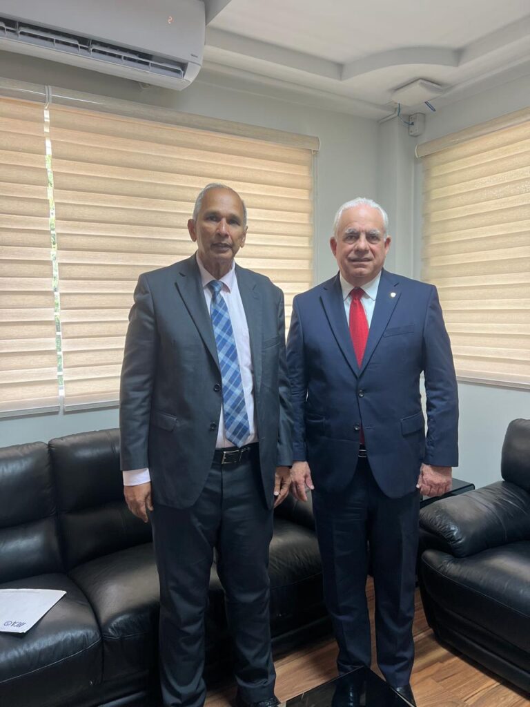 En visita a Panamá, candidato de Guyana a la Dirección General del IICA se reúne con ministro del MIDA Roberto Linares e informa planes para organismo 3 WhatsApp Image 2025 06 21 at 7.27.07 PM 1