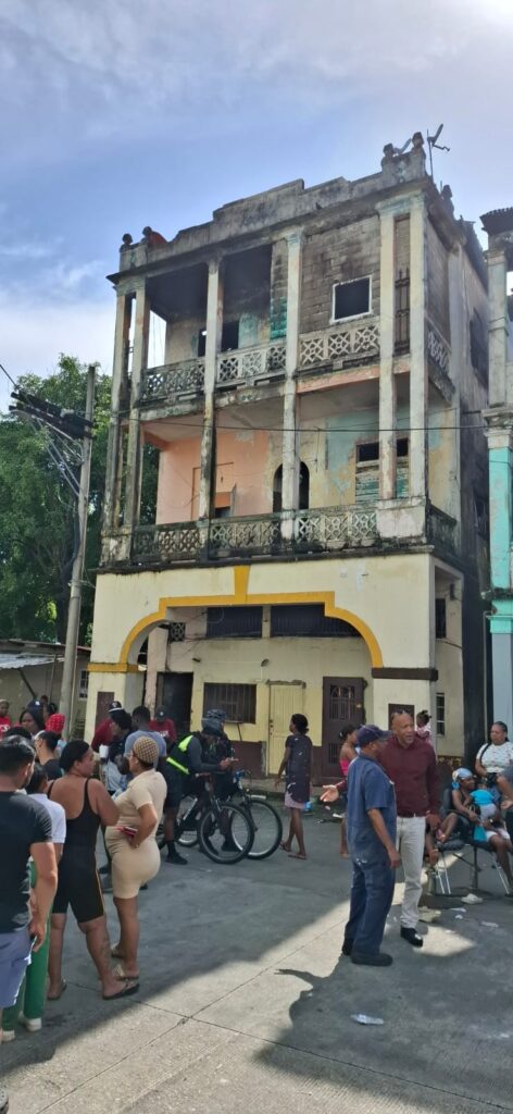 Miviot atiende a familias afectadas por incendio en Colón y procede a realizar evaluaciones 2 IMG 20250714 WA0025