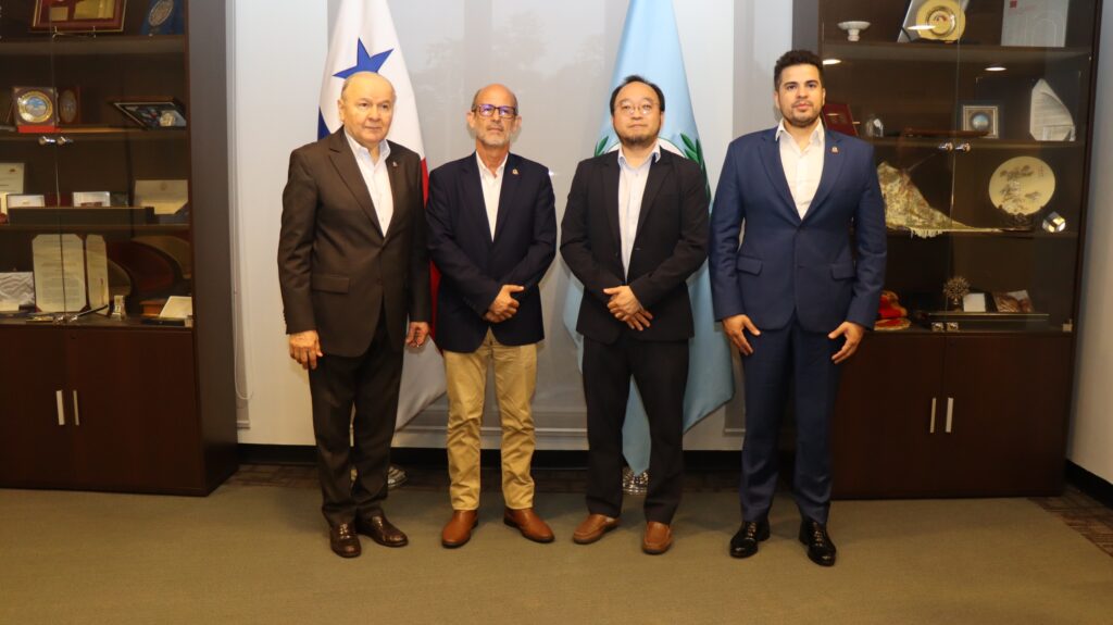 PARLATINO promueve innovaciones inclusivas para personas con discapacidad visual en la región y firma Acuerdo de Cooperación con Dot Incorporation 2 WhatsApp Image 2025 07 22 at 6.42.40 PM