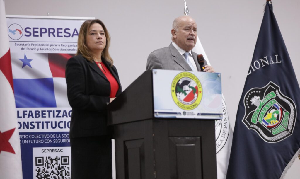 Estamentos de seguridad reciben capacitación en Alfabetización Constitucional por parte de Sepresac 3 WhatsApp Image 2025 07 23 at 3.12.13 PM 1