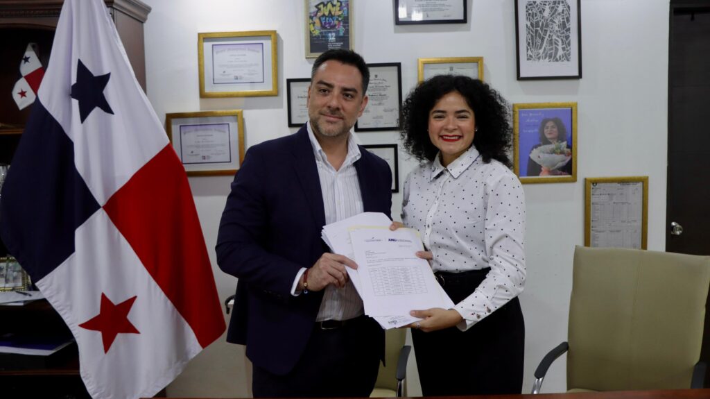 Autoridad Nacional de Descentralización entrega resoluciones de viabilidad de proyectos a la Alcaldía de San Miguelito 2 WhatsApp Image 2025 07 24 at 7.19.40 PM