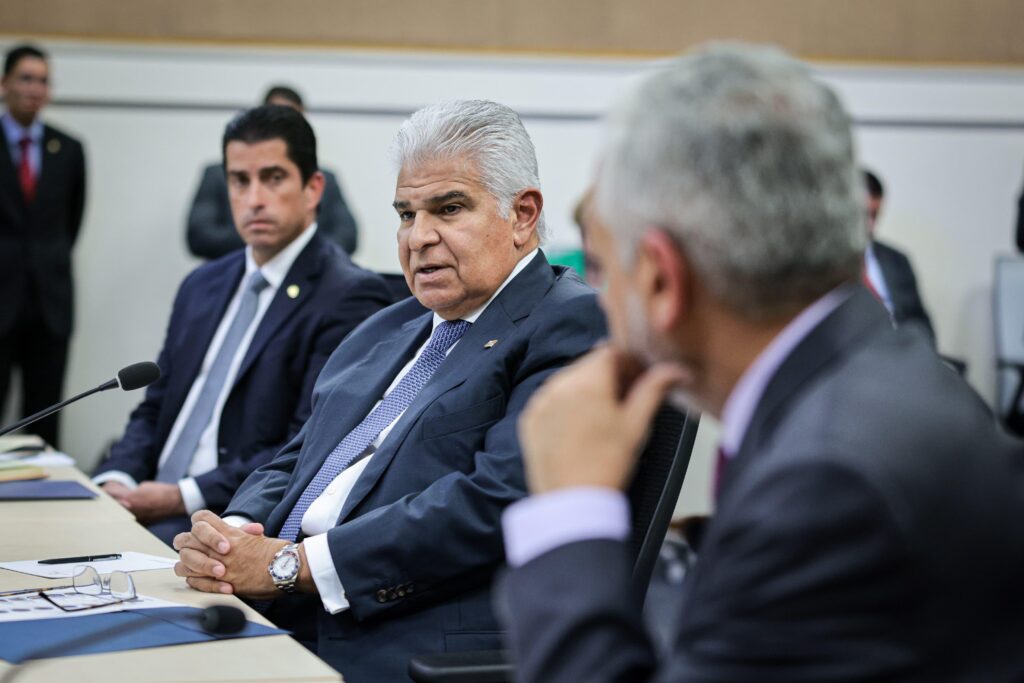 Presidente Mulino se reúne con la directiva del Canal: B/.8,500 millones de inversión para la próxima década 2 WhatsApp Image 2025 07 31 at 6.15.43 AM