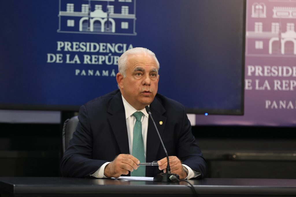 Presidente Mulino firma decreto para proteger la cosecha nacional de arroz 2 WhatsApp Image 2025 07 31 at 8.09.44 PM 1