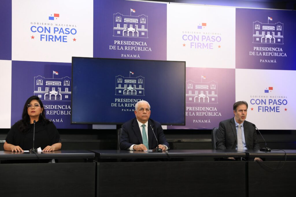 Presidente Mulino firma decreto para proteger la cosecha nacional de arroz 3 WhatsApp Image 2025 07 31 at 8.09.44 PM