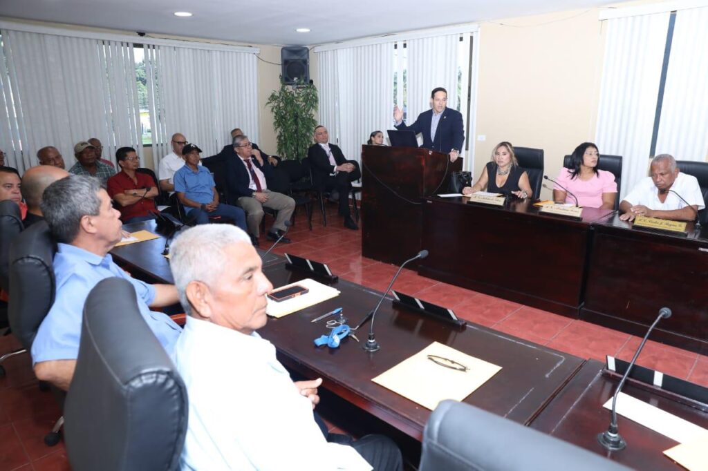 Concejales de Chame conocen beneficios que traerá el tren Panamá-David-Frontera 2 WhatsApp Image 2025 08 01 at 10.15.00 AM