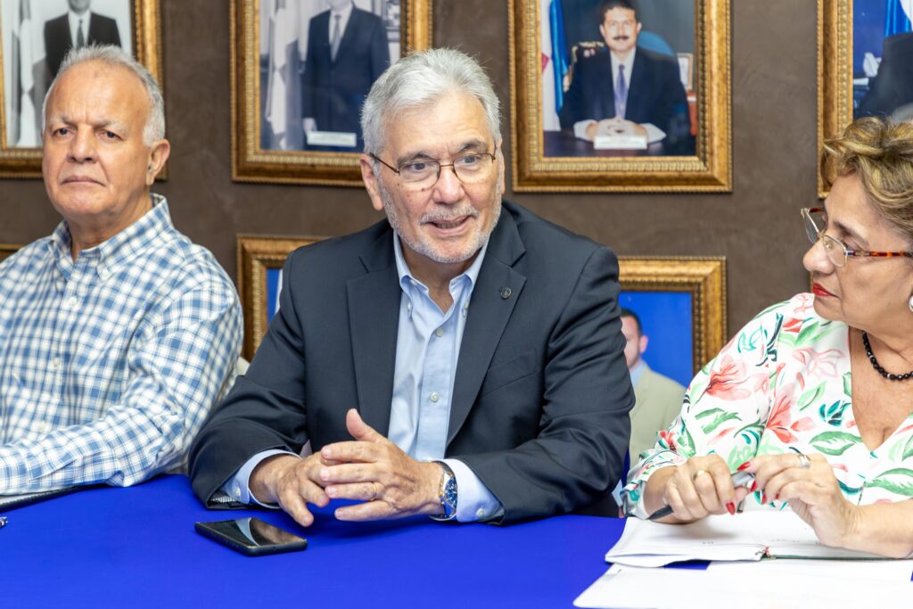Ministro Moltó impulsa agenda técnica y consensuada con el sector agroindustrial para fortalecer la producción nacional 4 WhatsApp Image 2025 08 01 at 11.43.51 AM 1