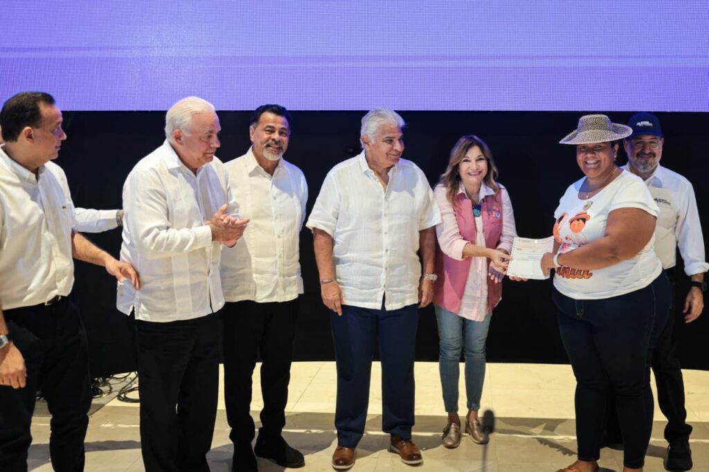 BDA se convierte en un Instituto de Fomento Agropecuario y entrega B/. 793,599.00 en préstamos a los pequeños productores 2 Imagen de WhatsApp 2025 10 23 a las 23.09.26 e24cf9a3