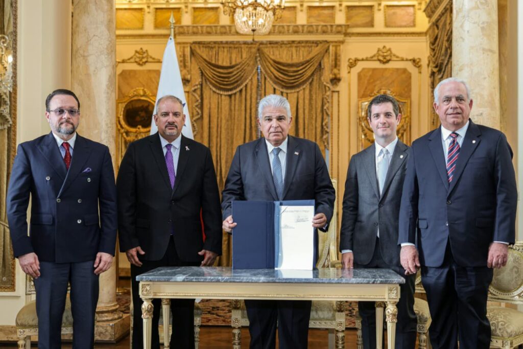 Presidente Mulino sanciona ley de adhesión al Mercosur que prevé grandes oportunidades comerciales para el país 3 WhatsApp Image 2025 10 13 at 5.52.23 PM