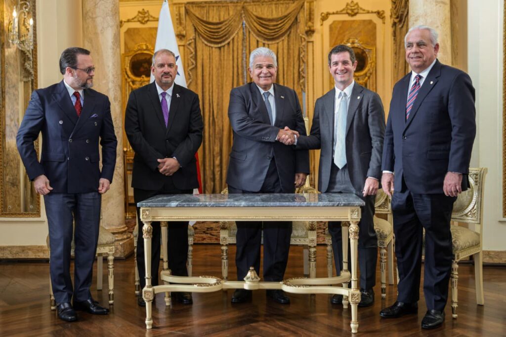 Presidente Mulino sanciona ley de adhesión al Mercosur que prevé grandes oportunidades comerciales para el país 2 WhatsApp Image 2025 10 13 at 5.52.24 PM 1