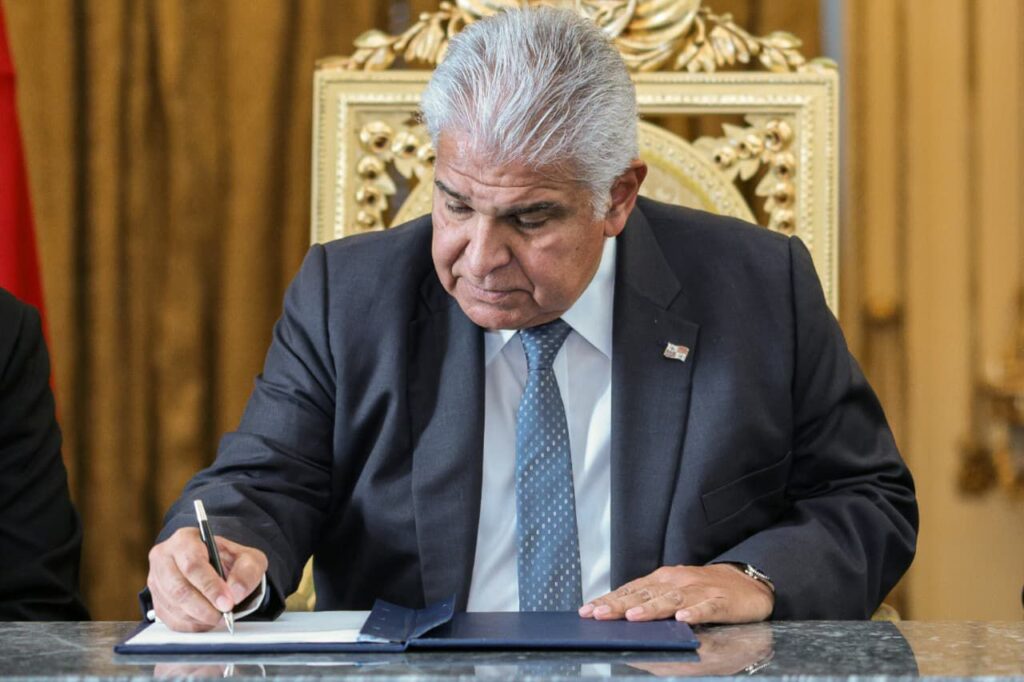 Presidente Mulino sanciona ley de adhesión al Mercosur que prevé grandes oportunidades comerciales para el país 4 WhatsApp Image 2025 10 13 at 5.52.24 PM