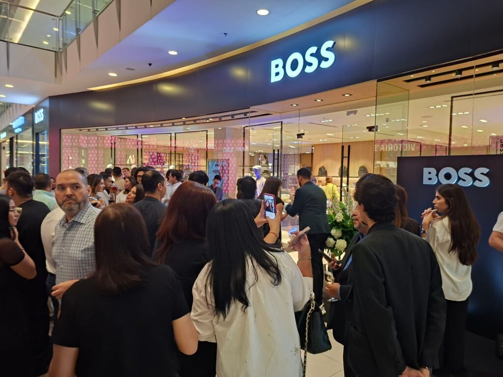 Lanzamiento de la tienda BOSS en Multiplaza Pacific 2 WhatsApp Image 2025 10 16 at 11.39.31 PM 2