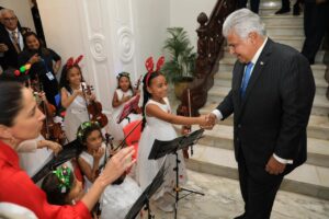 Presidencia de Panamá se ilumina con la llegada de la Navidad
