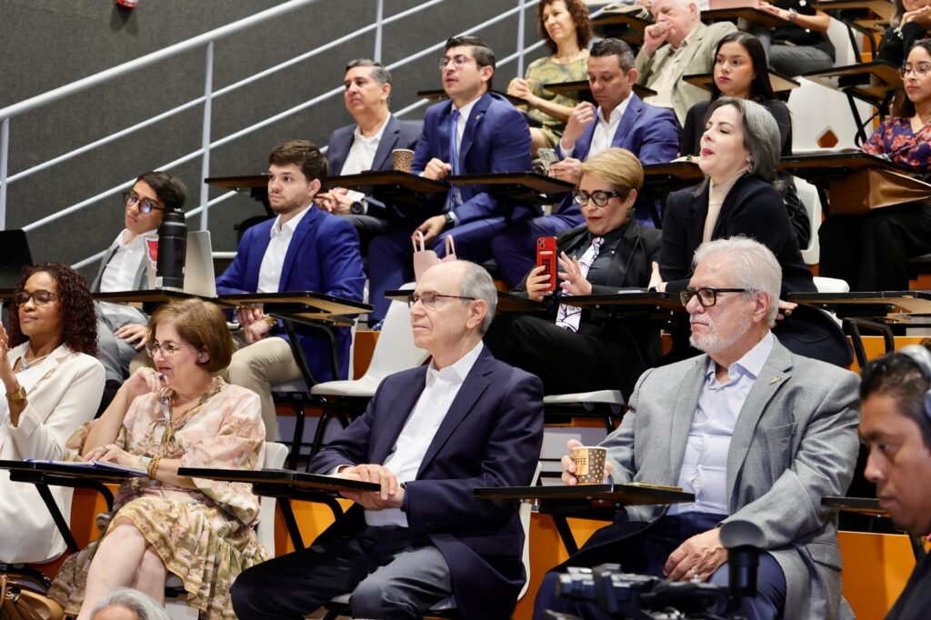APEDE abre debate nacional sobre calidad educativa y competitividad en su Foro de Educación 2026 4 WhatsApp Image 2026 01 27 at 4.03.16 PM
