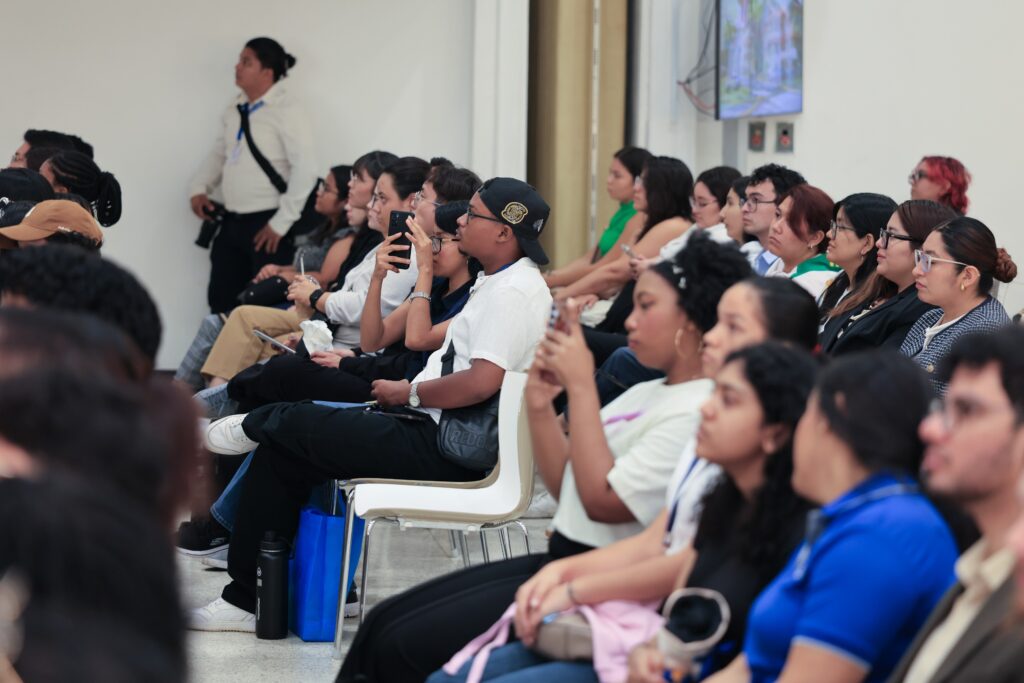 MiAMBIENTE presenta su Programa de Voluntarios Ambientales en el Youth Speak Forum 2026 2 WhatsApp Image 2026 03 26 at 1.15.28 PM 1