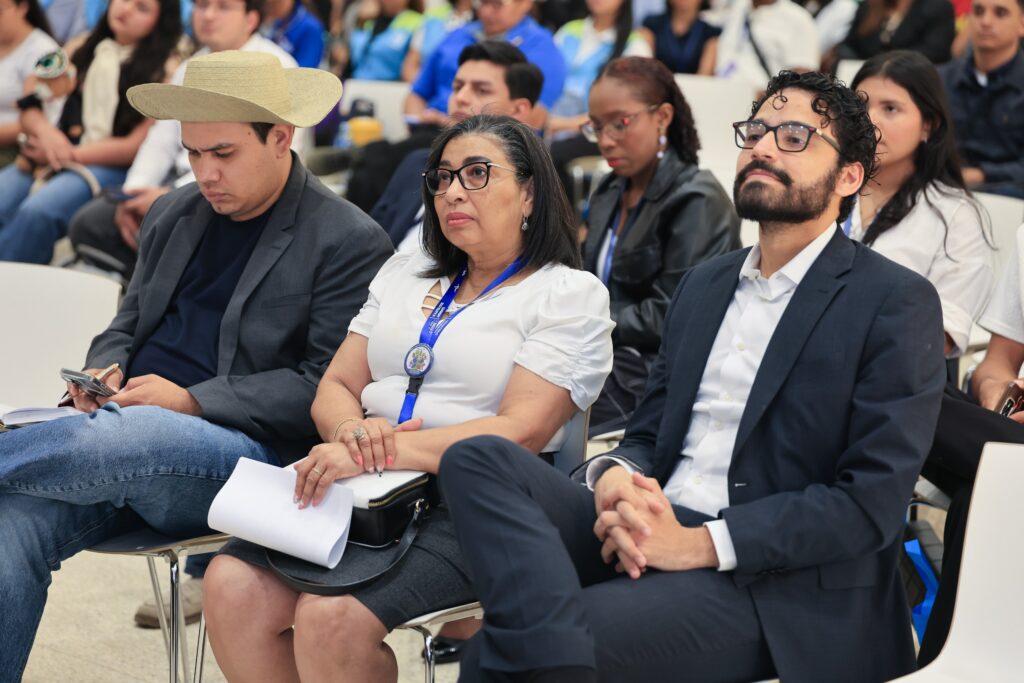 MiAMBIENTE presenta su Programa de Voluntarios Ambientales en el Youth Speak Forum 2026 3 WhatsApp Image 2026 03 26 at 1.15.29 PM