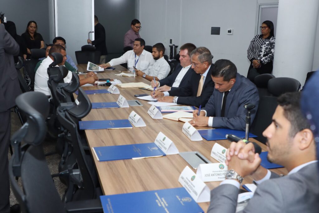 Miviot revisará expedientes de afectados por huracanes en Tierras Altas 3 PHOTO 2026 04 06 13 19 29 1