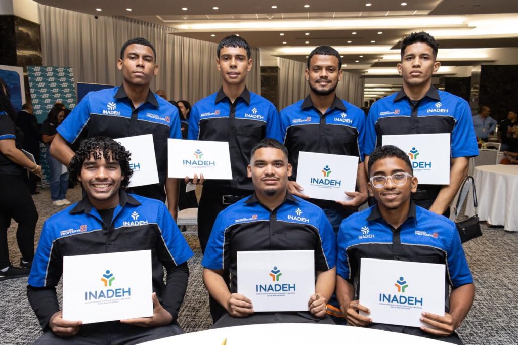 INADEH gradúa a 23 auxiliares logísticos bajo modalidad dual 3 WhatsApp Image 2026 03 31 at 7.25.16 PM 1