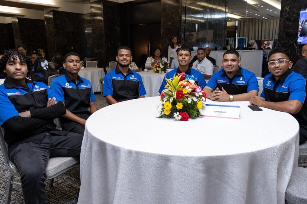 INADEH gradúa a 23 auxiliares logísticos bajo modalidad dual 2 WhatsApp Image 2026 03 31 at 7.25.16 PM