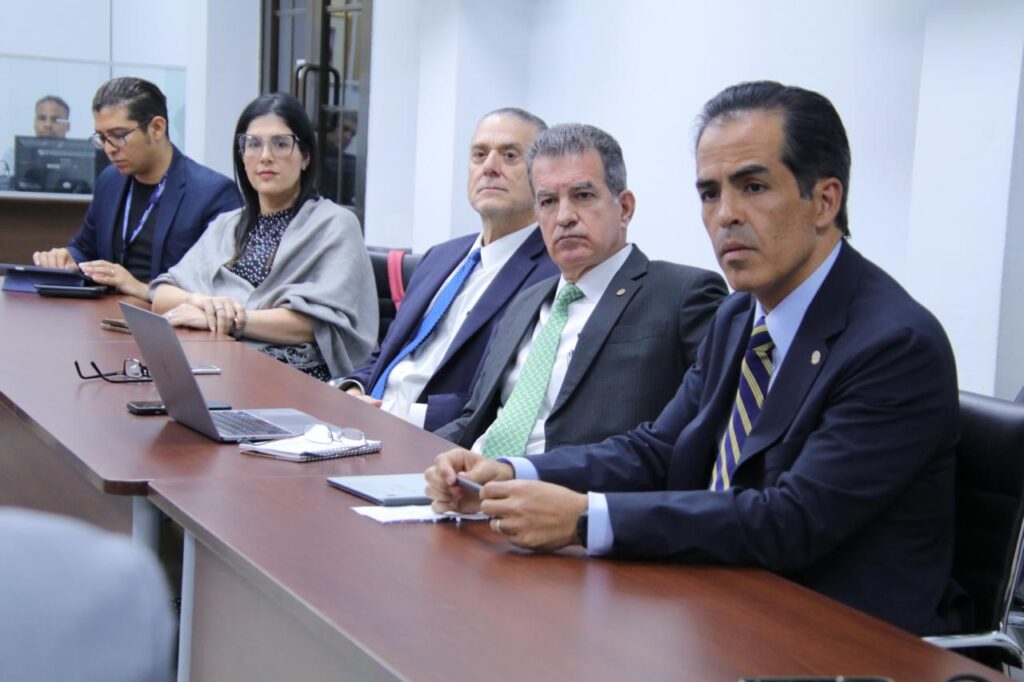 Ministro de Salud se reúne con empresarios para dialogar sobre propuesta de etiquetado frontal 3 WhatsApp Image 2026 04 14 at 4.48.03 PM