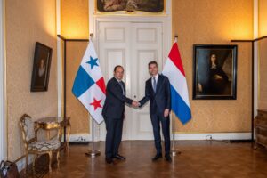 Visita del canciller Martínez-Acha Vásquez a Países Bajos fortaleza lazos de cooperación