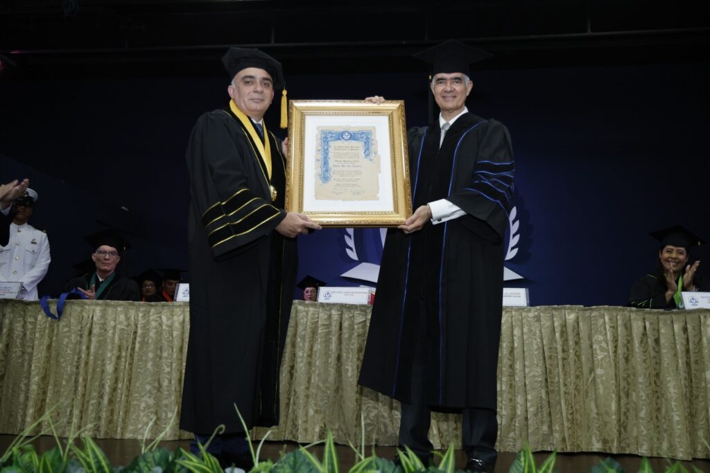 UMIP distingue a Julio De La Lastra con Doctorado Honoris Causa por su aporte al desarrollo marítimo de Panamá 3 WhatsApp Image 2026 06 17 at 3.23.29 PM