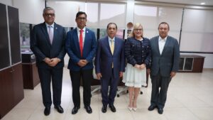 Rector de la Unachi realiza visita de cortesía al ministro de Educación