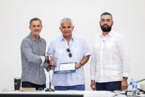 Presidente Mulino entrega órdenes para rehabilitar Planta Potabilizadora de Pacora y sistema de captación de Cabra 1 y 2