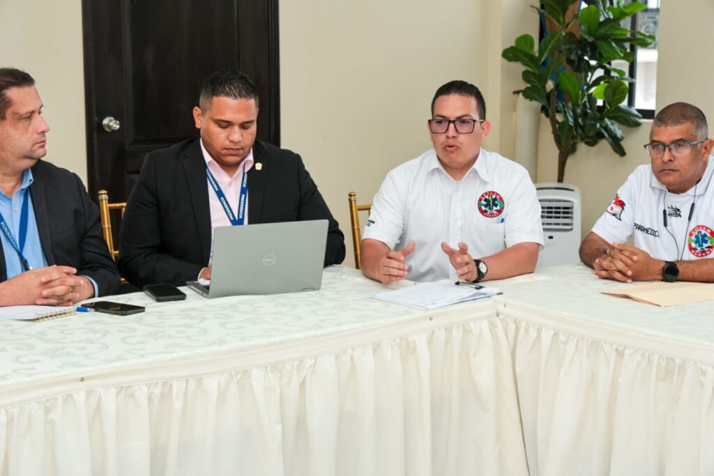 Paramédicos son atendidos en la Presidencia y se revisa estatus de reclasificación· 2 WhatsApp Image 2026 08 06 at 3.18.23 PM