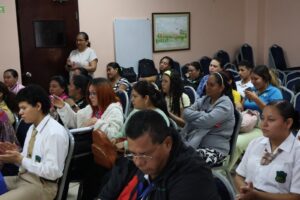 Capacitan a estudiantes sobre medidas de prevención para el manejo de cocodrilos en áreas pobladas
