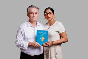 la metodología que enseña a los niños a leer con solo cuatro letrasLa propuesta de Dayana Pitty y Martin Wennig combina pedagogía, imaginación, juegos, libros, materiales físicos y tecnología mediada para transformar la experiencia de aprender a leer.